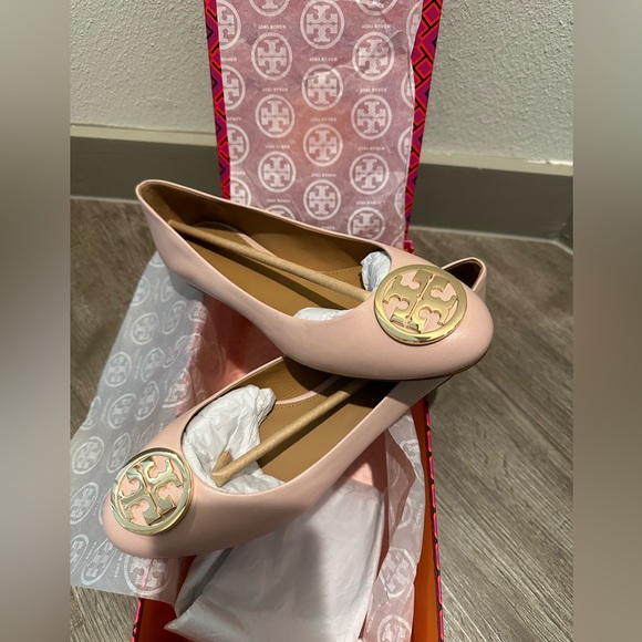 Tory Burch Benton Ballet Flat- Seashell pink/Gold Napa Leather. - Picture 1 of 6